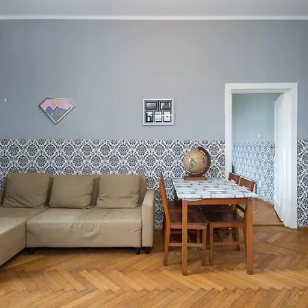 In The Heart Of ! 2 Apartment *